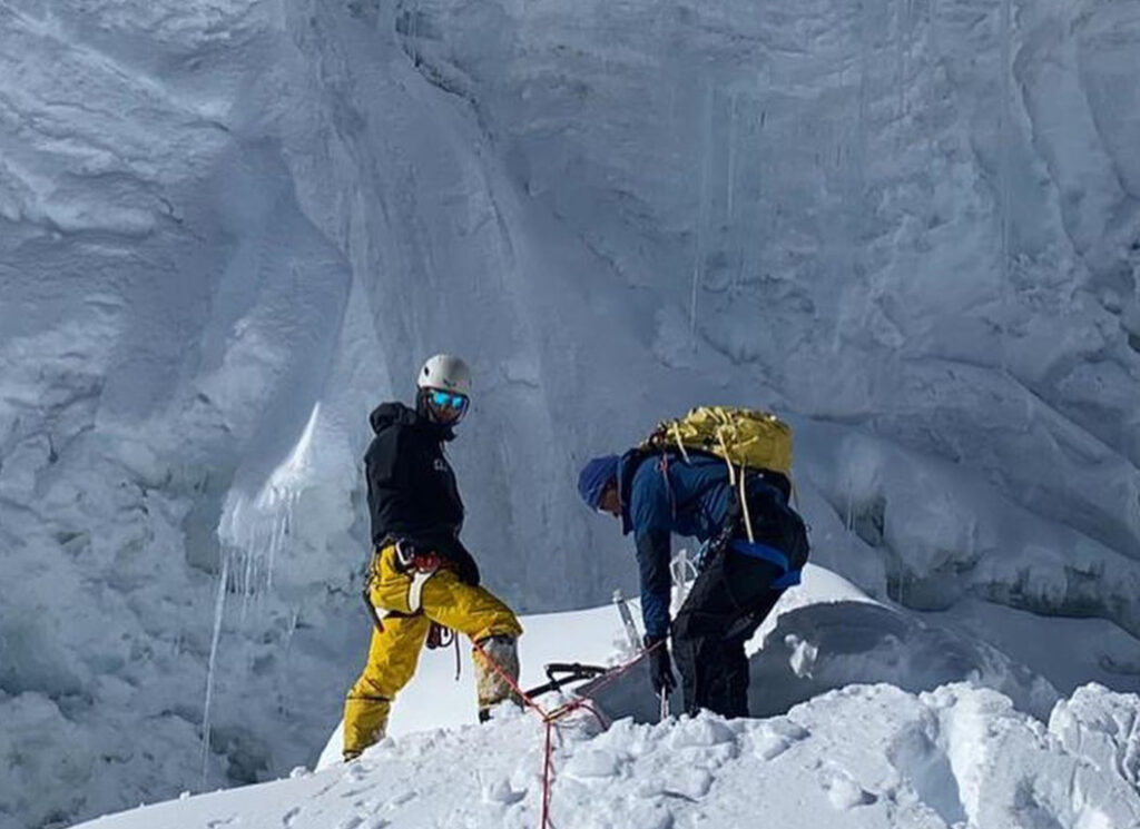 Sherpas fixing the lines to Mt. Manaslu