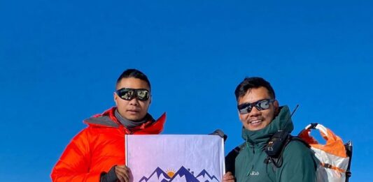 Qatari team scales Mt Amadablam