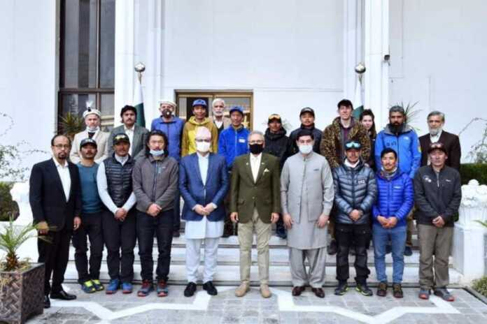 Pakistani president meets Nepali mountaineer