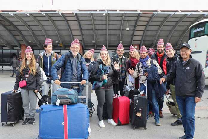 tourist-paryatak 22450 foreigners came in April
