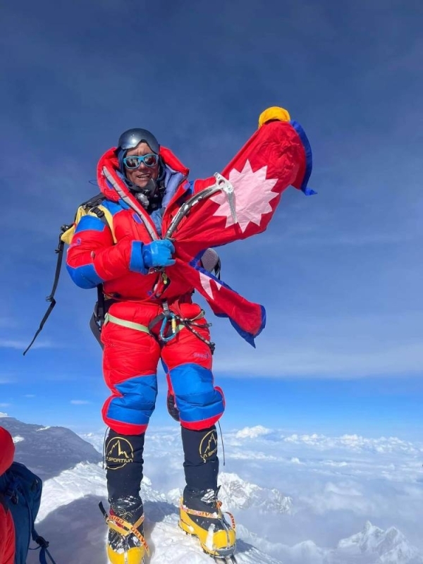 Sanu Sherpa makes double ascent of 13 peaks as climbers scale Makalu